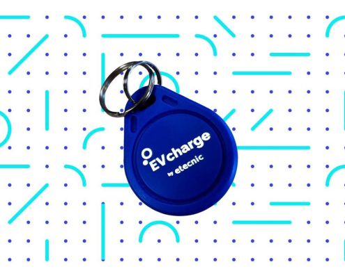 Llavero inteligente RFID de Etecnic en color azul para la activación de puntos de recarga EVcharge, diseñado para un acceso rápido y sencillo al cargador de vehículo eléctrico.