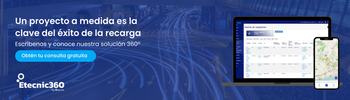 Banner promocional de Etecnic360 que muestra una plataforma de gestión de cargadores en un ordenador y un mapa en un smartphone, con el texto "Un proyecto a medida es la clave del éxito de la recarga" sobre un fondo azul de tráfico urbano nocturno.